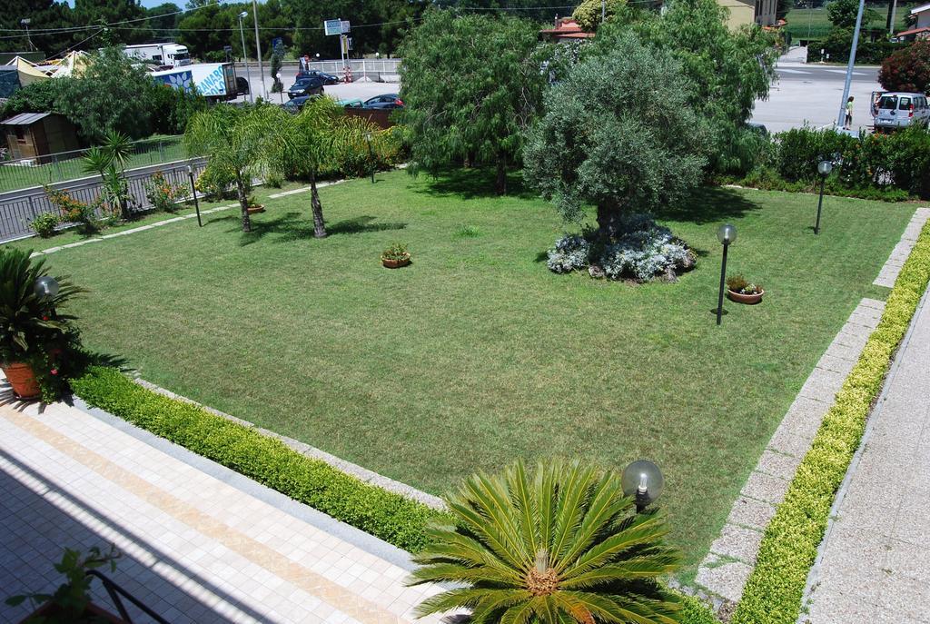 Telma Hotel Terracina Exterior foto